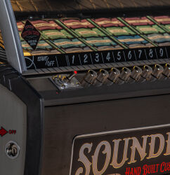 Rocket Vinyl Jukebox "Silver Bullet"