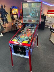Stern Pinball Star Trek Flipperautomat gebraucht in Gesamtansicht